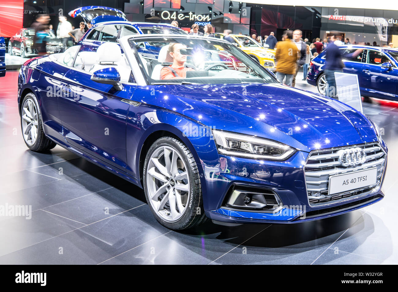 Ginevra, Mar 2019 Audi A5 40 TFSI Cabriolet, Geneva International Motor Show, 2 gen, 9 gen. Piattaforma MLB, compact executive cabrio prodotta da Audi Foto Stock