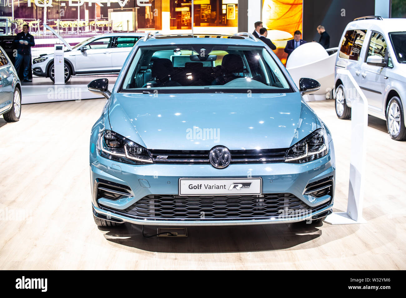 Ginevra marzo 2019 Volkswagen Golf VW variante R-Line MK7 MQB 7 gen combi,  Geneva International Motor Show, station wagon prodotta dalla Volkswagen  Foto stock - Alamy