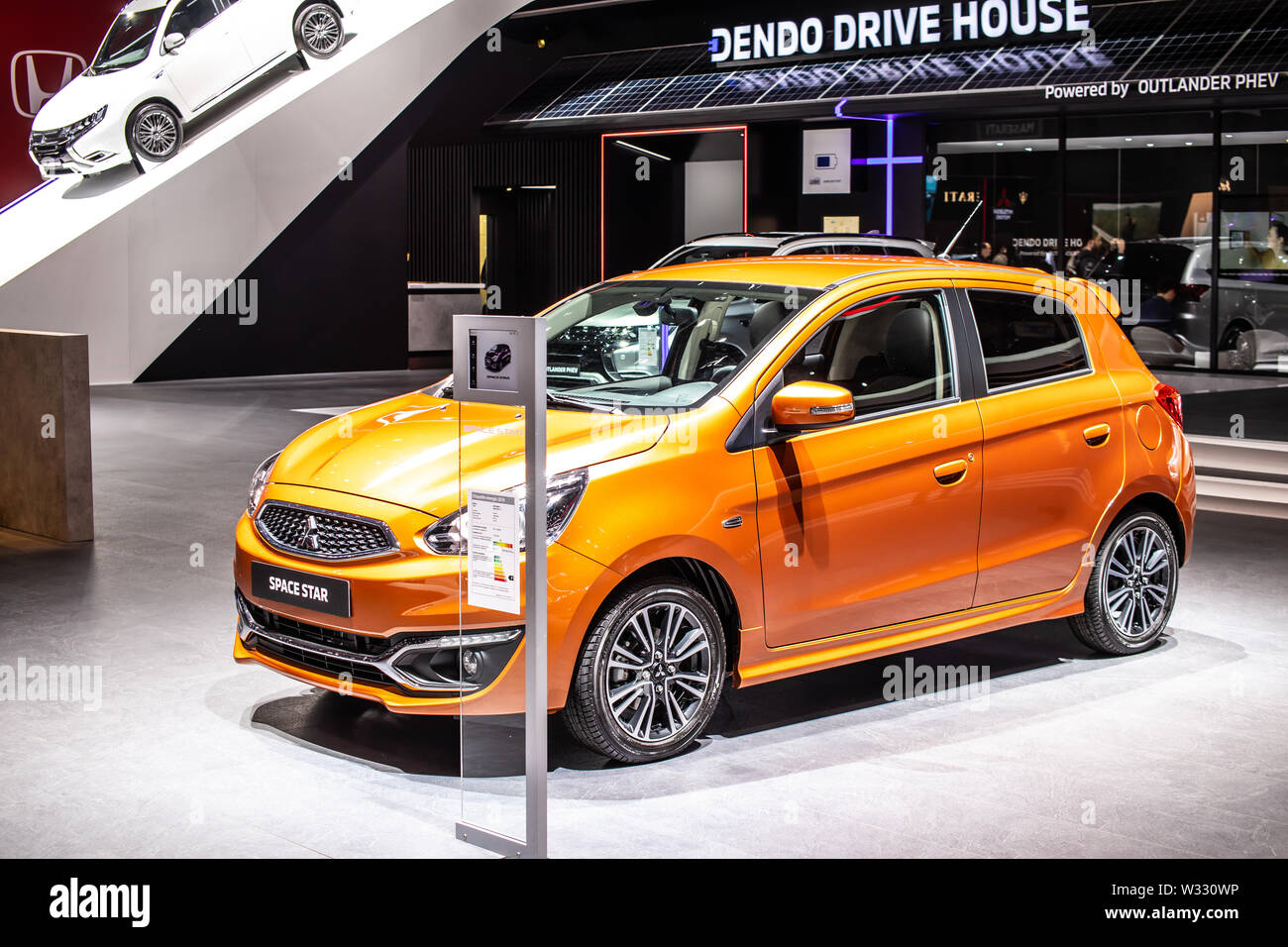 Ginevra, Svizzera, Mar 2019 orange Mitsubishi Space Star ClearTec, Geneva International Motor Show, piccola vettura prodotta dalla giapponese Mitsubishi Motors Foto Stock