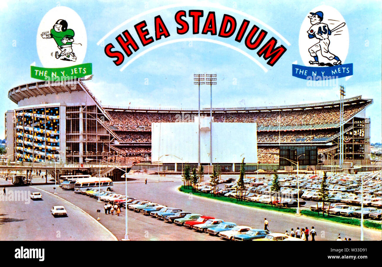 Cartolina ricordo di Shea Stadium di New York home del Mets e getti negli anni sessanta Foto Stock