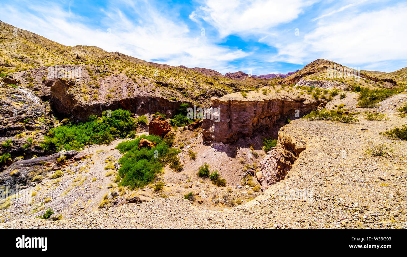 Montagne scoscese e gole di El Dorado Canyon, il confine del Nevada e Arizona. È anche parte del Lago Mead nazionale Area ricreativa NEGLI STATI UNITI Foto Stock