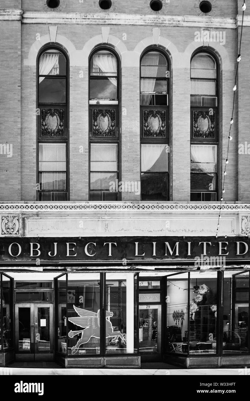 'Oggetto limitata", un concetto unico di hotel, pieno di mobili d'epoca e arredamento, tutte per vendere, al creativo piccola città America, Bisbee, AZ, Stati Uniti d'America Foto Stock