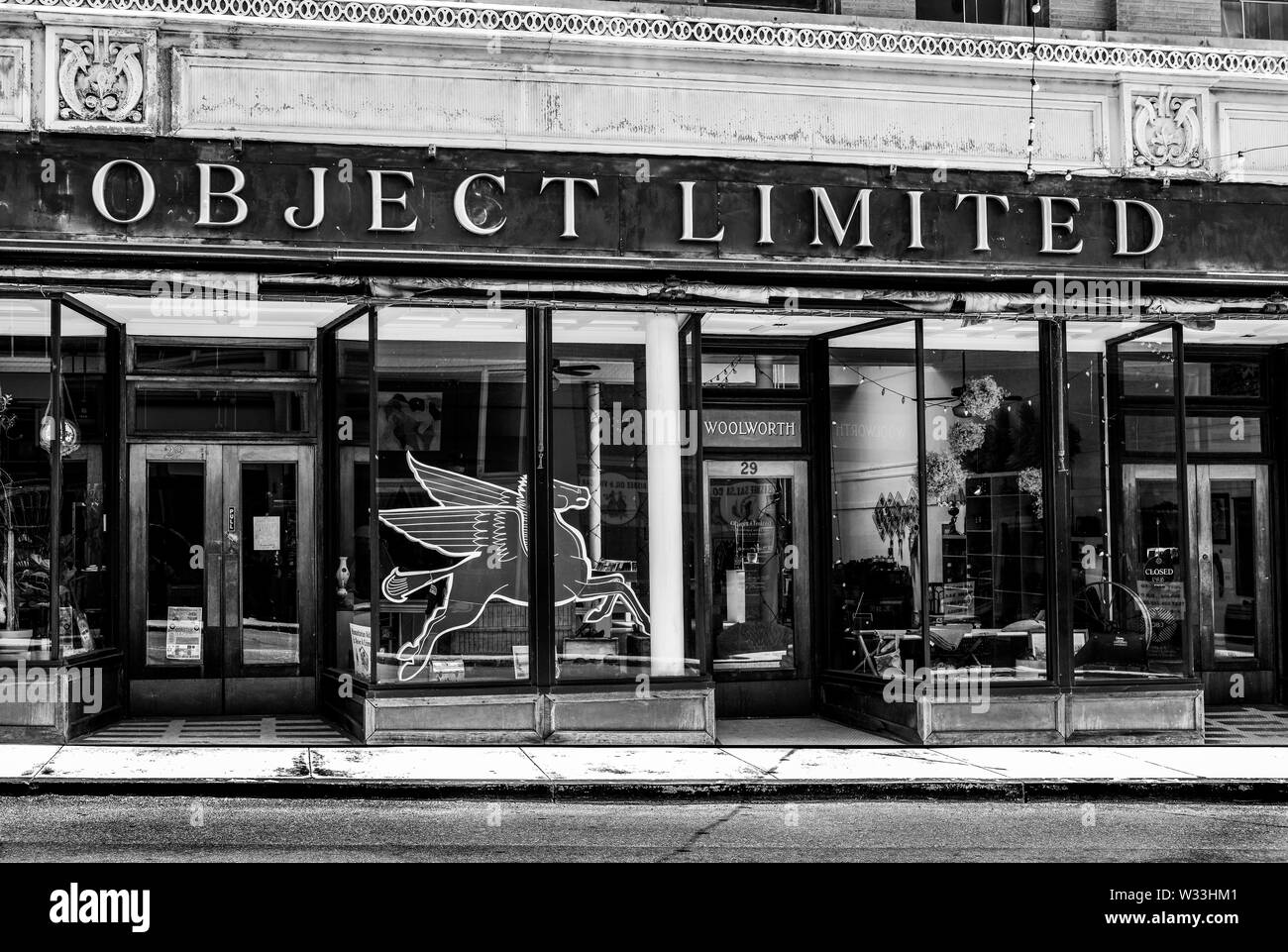 'Oggetto limitata", un concetto unico di hotel, pieno di mobili d'epoca e arredamento, tutte per vendere, al creativo piccola città America, Bisbee, AZ, Stati Uniti d'America Foto Stock