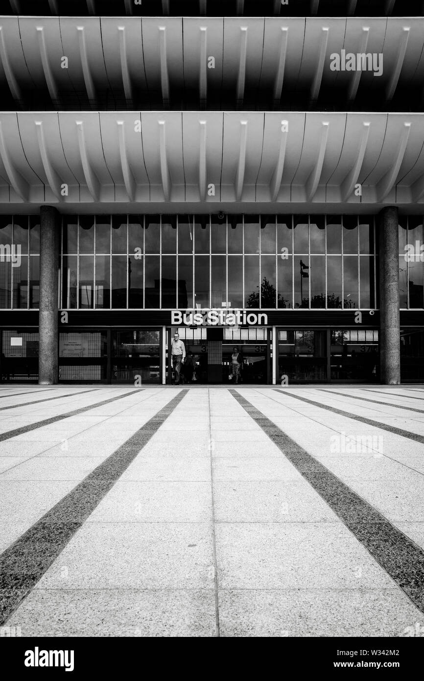 Preston Stazione degli autobus della zona pedonale è stato creato come parte della costruzione del re-sviluppo da Lancashire County Council. Foto Stock