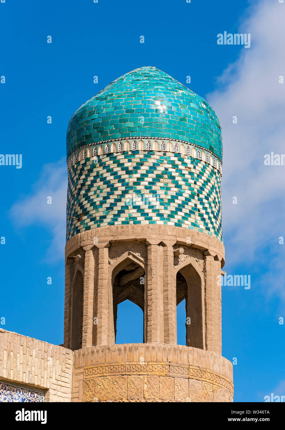 La torre a forma di cupola di Kutlug Murad Inak madrasa, Khiva, Uzbekistan Foto Stock