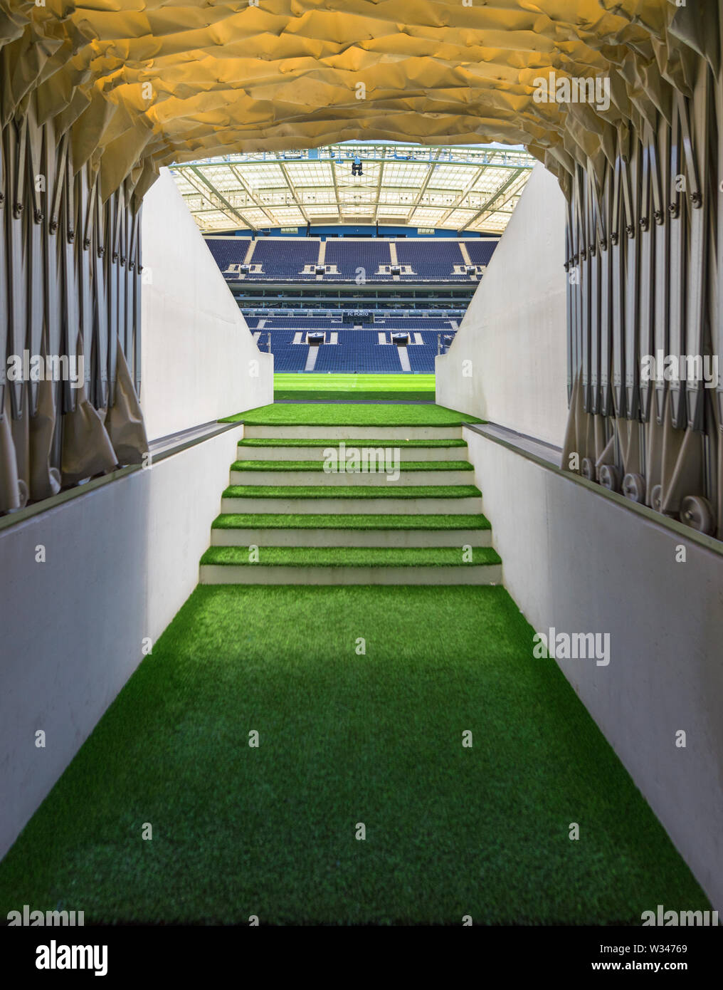 Visita Estadio do Dragao - il parco giochi ufficiali di FC Porto Foto stock  - Alamy