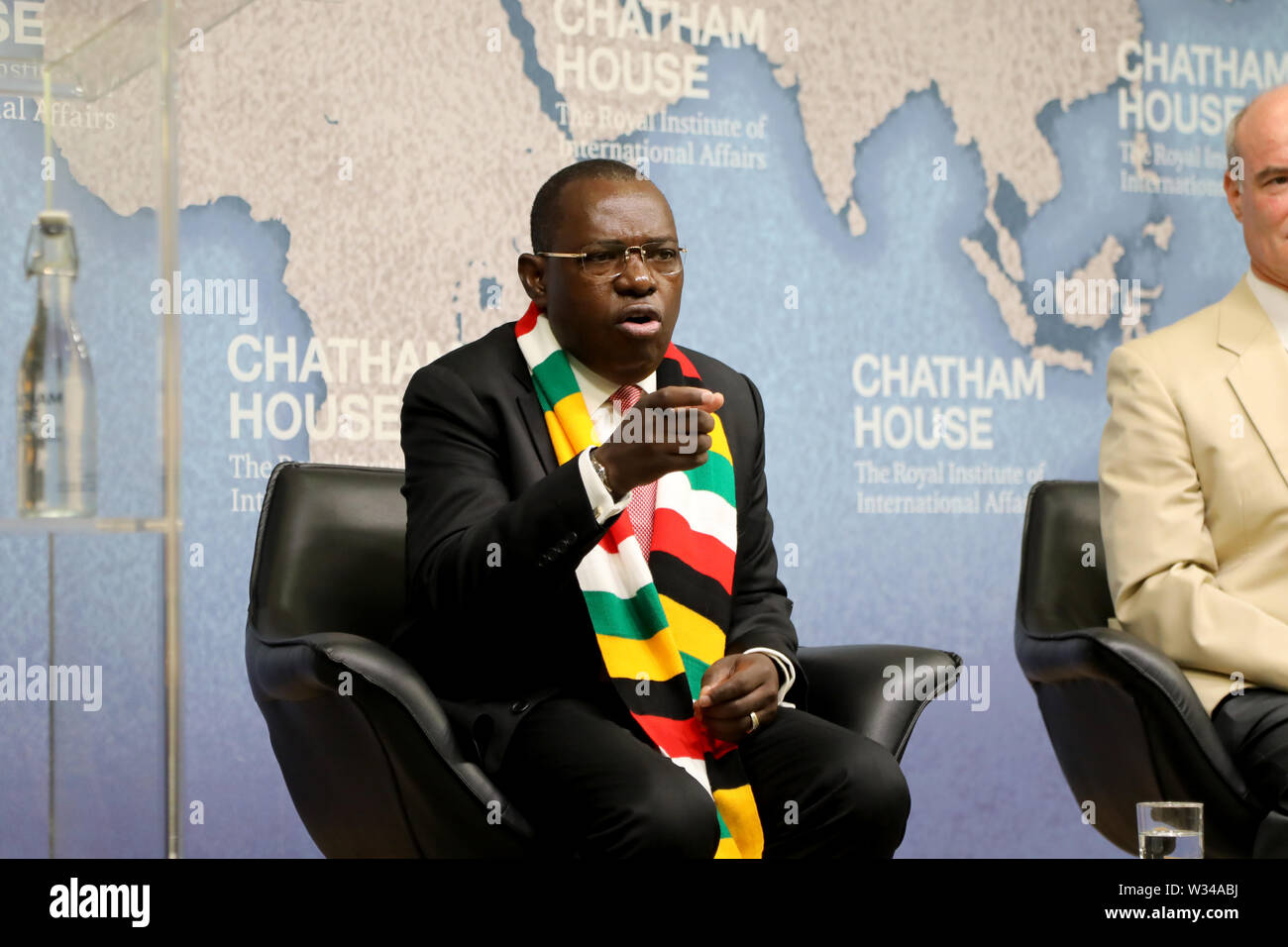 London / UK - Luglio 12, 2019: Sibusiso Busi Moyo, ministro degli esteri dello Zimbabwe, dà un talk sulla sua politica estera del paese a Chatham House Foto Stock