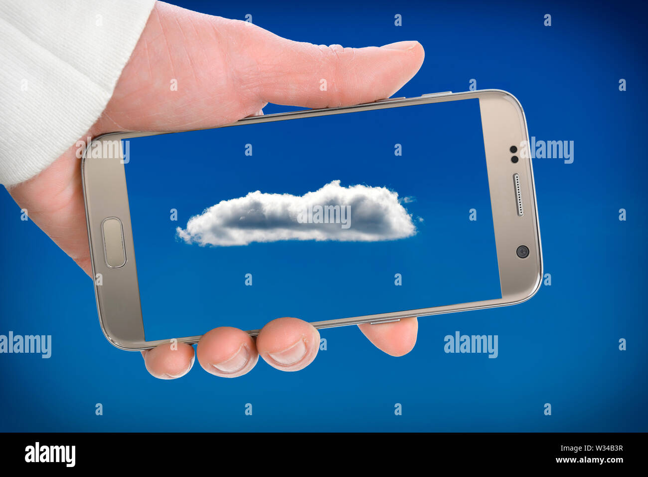 Il cloud su una schermata dello smartphone, il cloud computing Foto Stock
