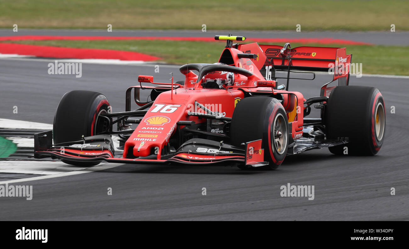 Driver Ferrari Charles Leclerc in azione durante il giorno di pratica per il Gran Premio di Gran Bretagna a Silverstone, Towcester. Foto Stock