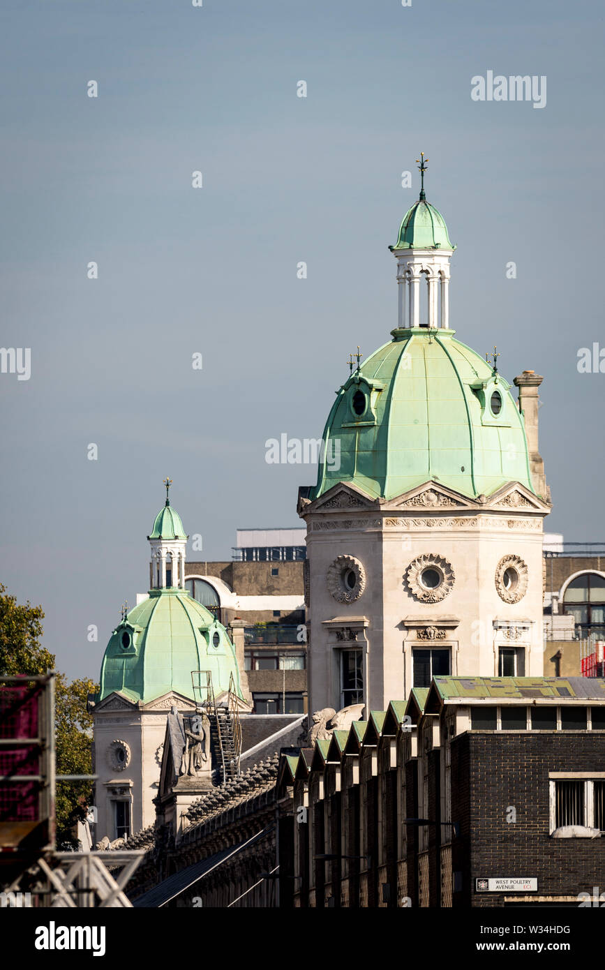 La cupola torri sulla carne di Smithfield Market edifici nel centro di Londra, CE1 Foto Stock