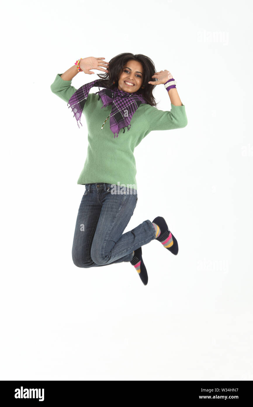 Ritratto di una donna del salto in aria Foto Stock