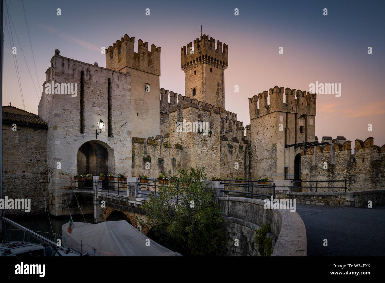 La splendida Sirmione sul Lago di Garda, Italia Foto Stock