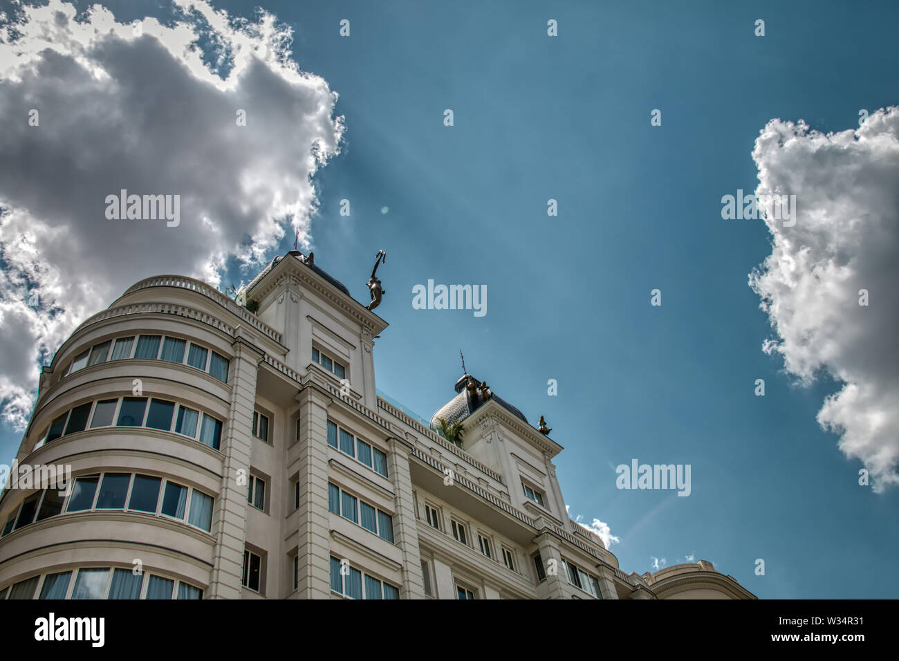 Madrid, Spagna - 21 Giugno 2019: Dettaglio dello Hyatt Centric edificio situato sulla Gran Via di Madrid Foto Stock