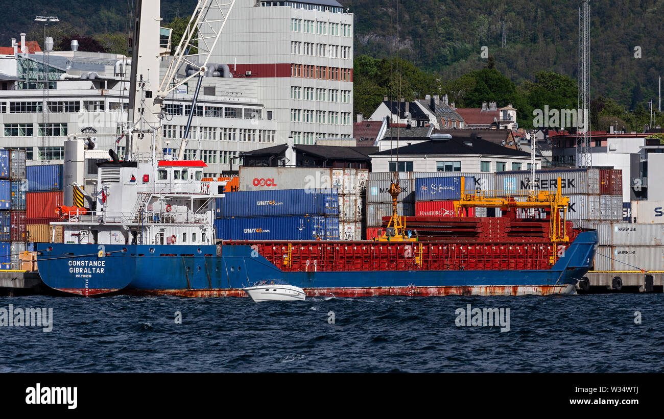 Nave da carico generale di Costanza nel porto di Bergen, Norvegia. Foto Stock