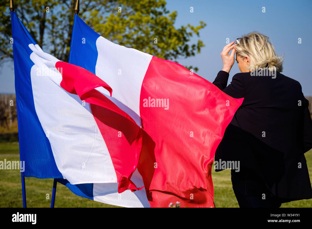 Marine Le Pen in campagna per le elezioni europee in Chassors (Centrale Francia occidentale) il 12 aprile 2019 Foto Stock