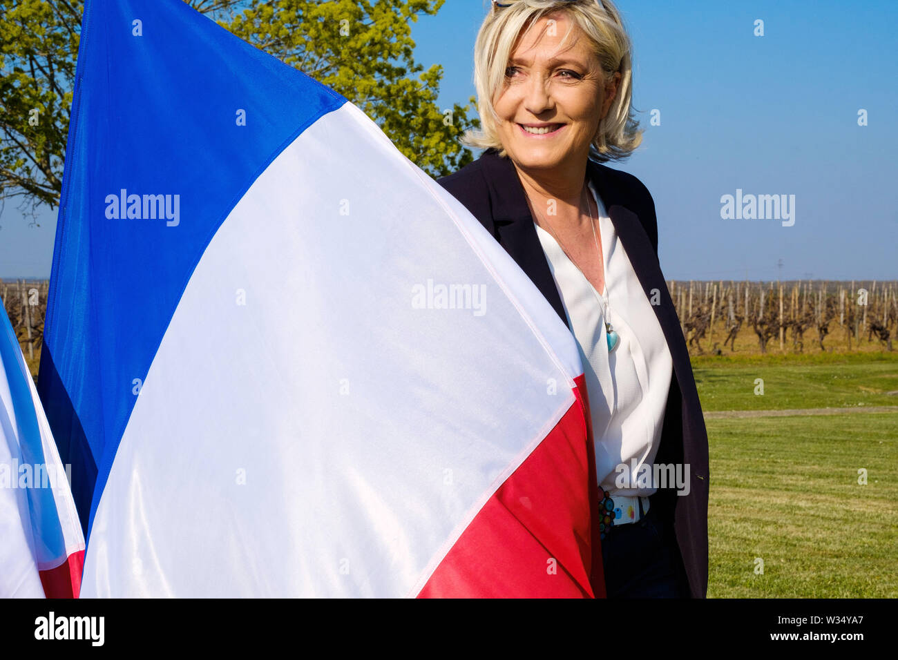 Marine Le Pen in campagna per le elezioni europee in Chassors (Centrale Francia occidentale) il 12 aprile 2019 Foto Stock