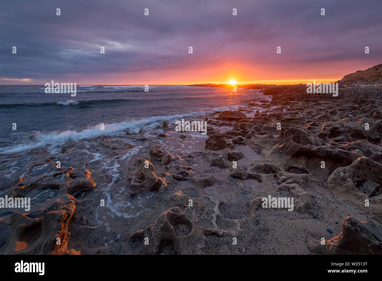 Tramonto a Vila nova de Milfontes beach, Alentejo, Portogallo Foto Stock