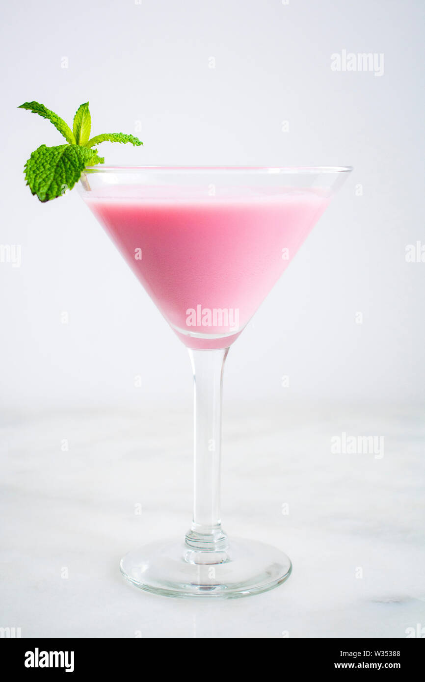 Pink lady cocktail immagini e fotografie stock ad alta risoluzione - Alamy