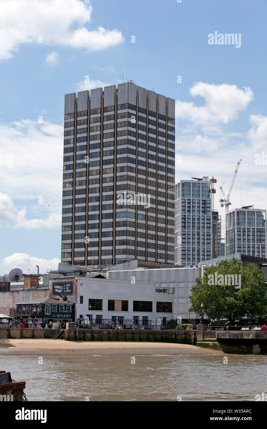 Gabriel's Wharf e Kent House, ex sede della televisione britannica ITV azienda, London South Bank, UK. Foto Stock