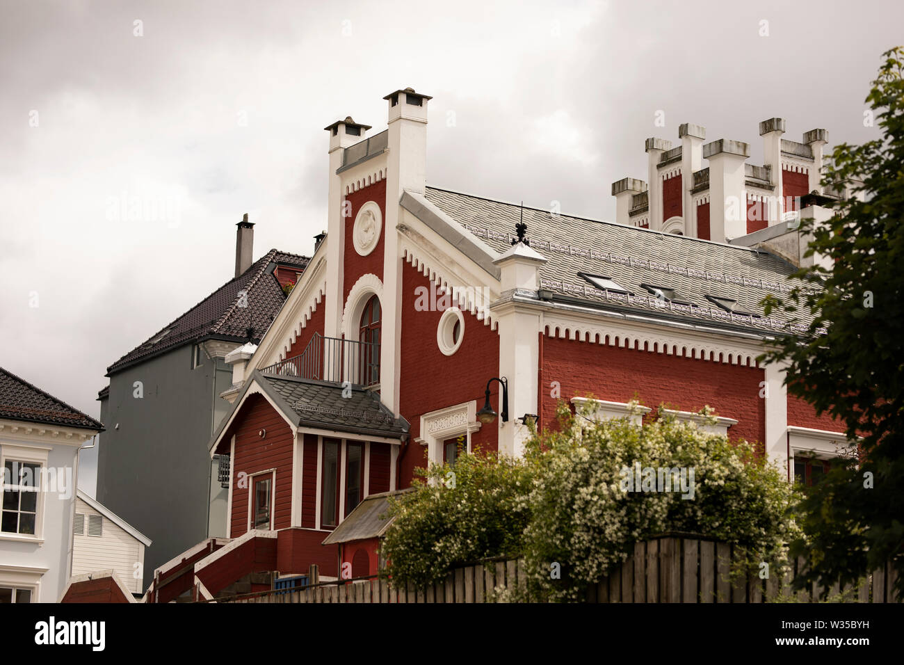 Scuola materna Rose Tower (scuola materna) sulla porta di Olav Kyrres nel quartiere Nygard di Bergen, Hordaland, Norvegia. Foto Stock