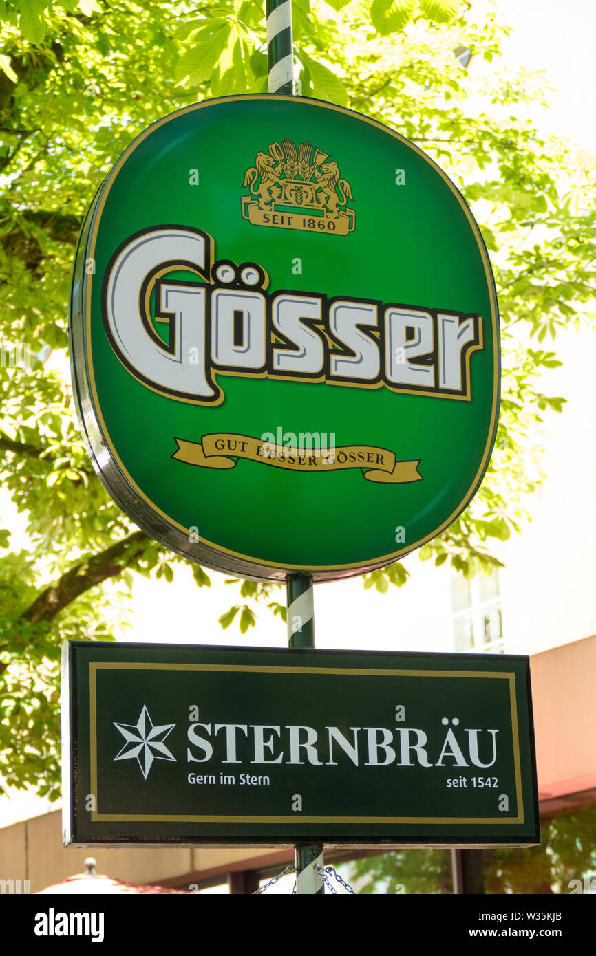 Etichetta di birra birreria "Gösser' su un tipico giardino della birra Foto Stock