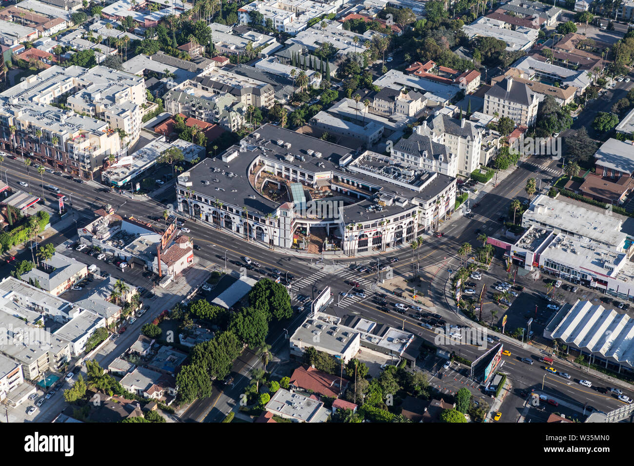 Los Angeles, California, Stati Uniti d'America - 6 Agosto 2016: vista aerea degli edifici al Sunset Blvd e altezza Crescent Blvd vicino a West Hollywood. Foto Stock
