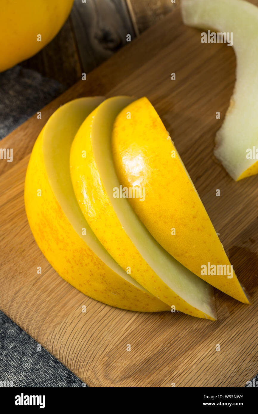 Materie organico giallo melone Canarie pronto a mangiare Foto Stock