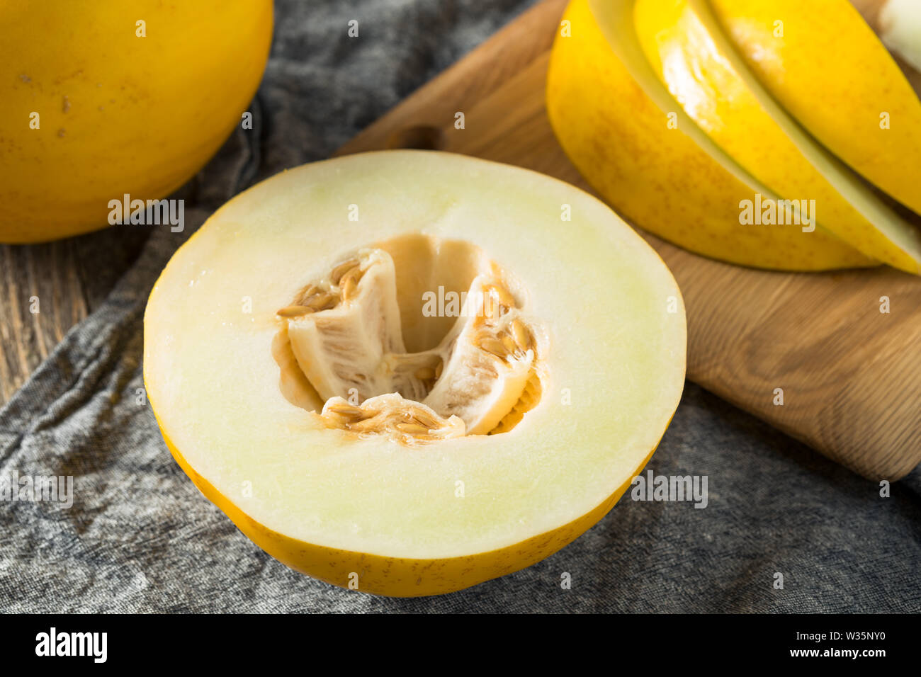 Materie organico giallo melone Canarie pronto a mangiare Foto Stock