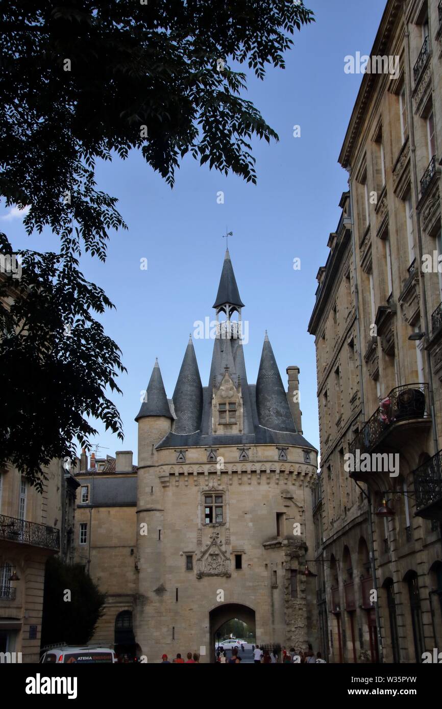 A BORDEAUX - FRANCIA - su 08/25/2017 - antica porta di Bordeaux, noto come grosse cloche grosse cloche Foto Stock