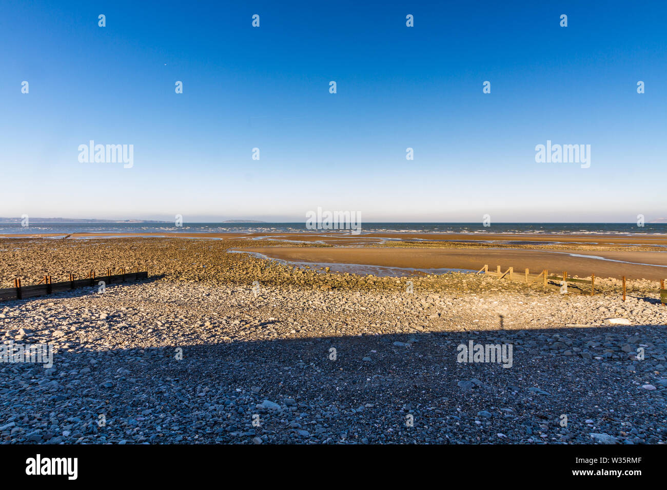 Manchester sulla spiaggia di giorno di novembre, Conwy, il Galles del Nord. Foto Stock