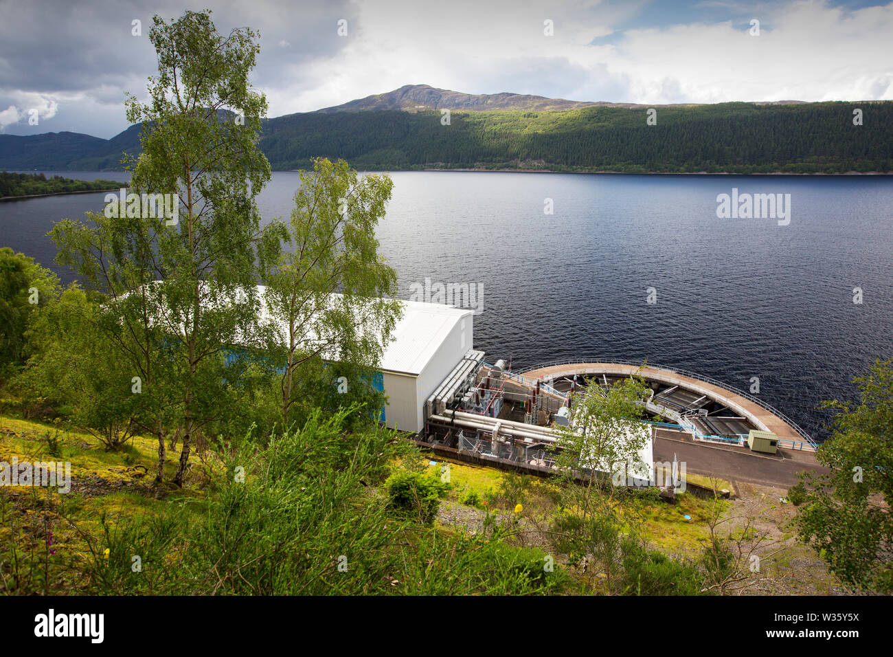 Il Foyer Pompò Deposito idro elettrica stazione di potenza è in grado di immagazzinare energia mediante pompaggio di acqua dal Lago di Loch Ness per un serbatoio di alta, che quindi rilasciare Foto Stock