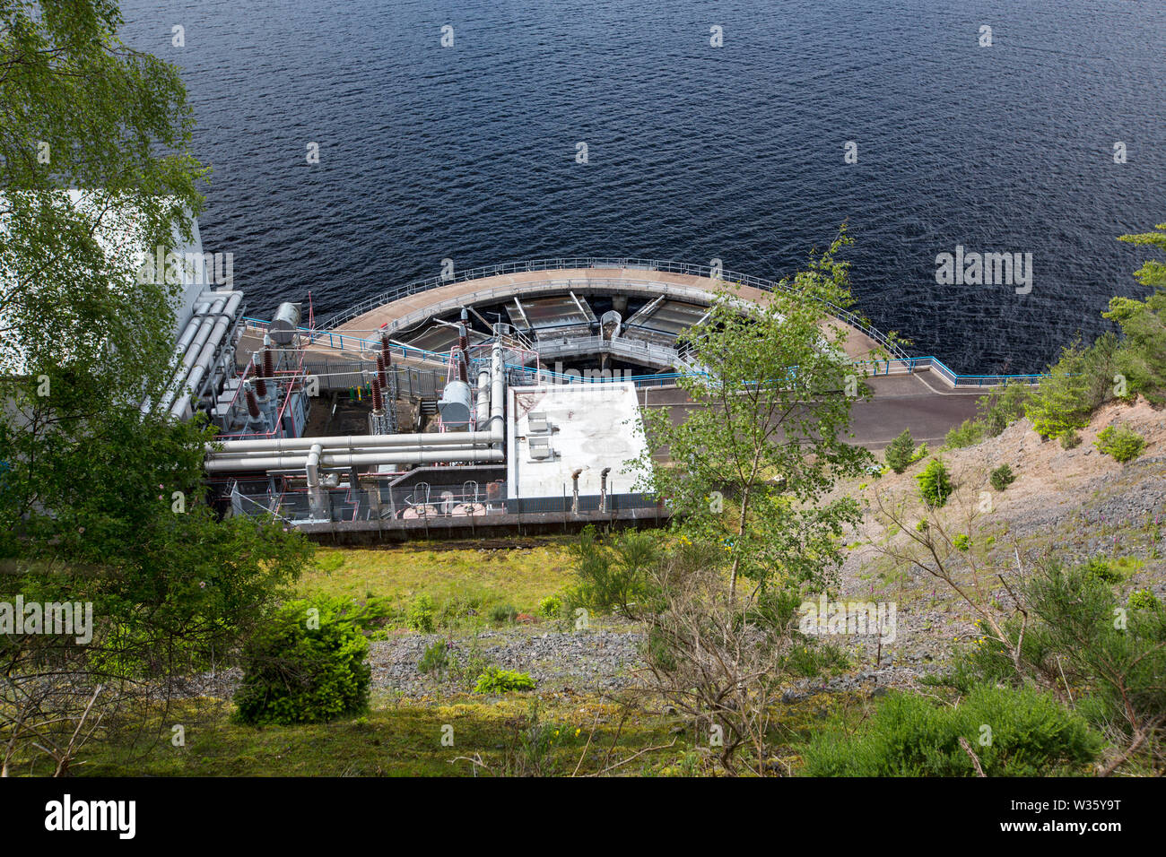 Il Foyer Pompò Deposito idro elettrica stazione di potenza è in grado di immagazzinare energia mediante pompaggio di acqua dal Lago di Loch Ness per un serbatoio di alta, che quindi rilasciare Foto Stock