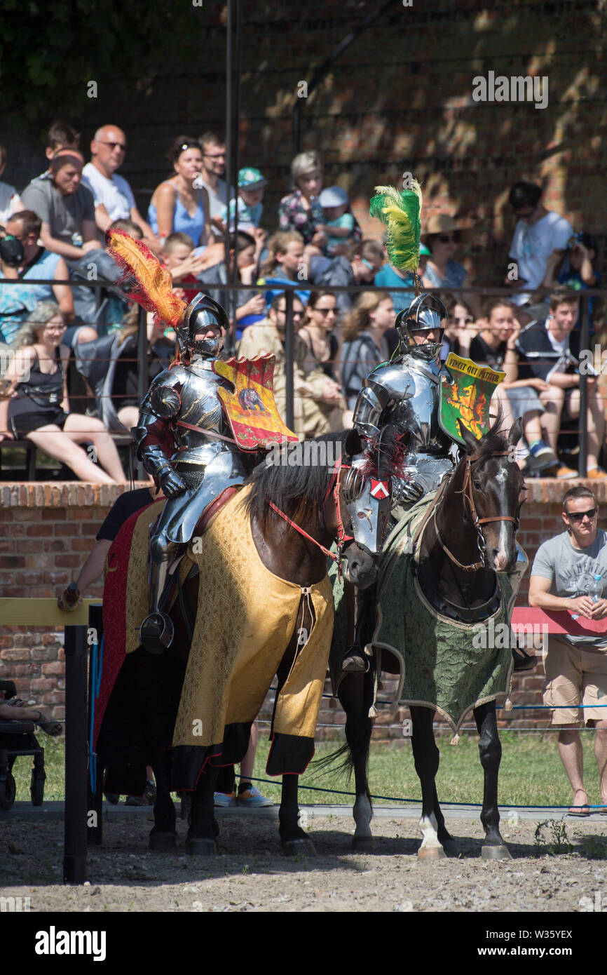 Giostre durante la XXVIII Miedzynarodowy Turniej Rycerski Krola Jana III (il Torneo del Re Giovanni III) in stile gotico Ordine Teutonico castello in Gniew, Foto Stock