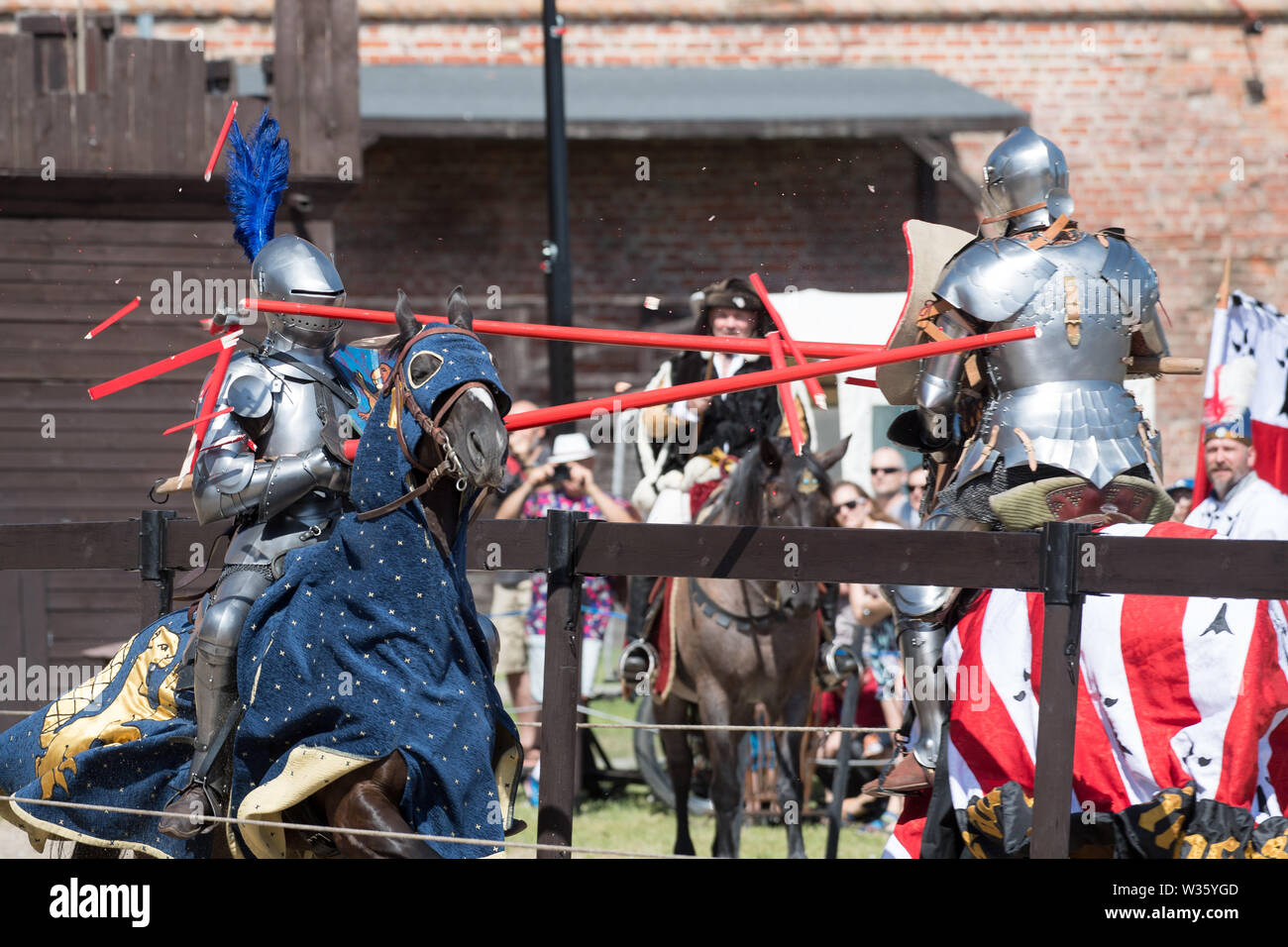 Giostre durante la XXVIII Miedzynarodowy Turniej Rycerski Krola Jana III (il Torneo del Re Giovanni III) in stile gotico Ordine Teutonico castello in Gniew, Foto Stock