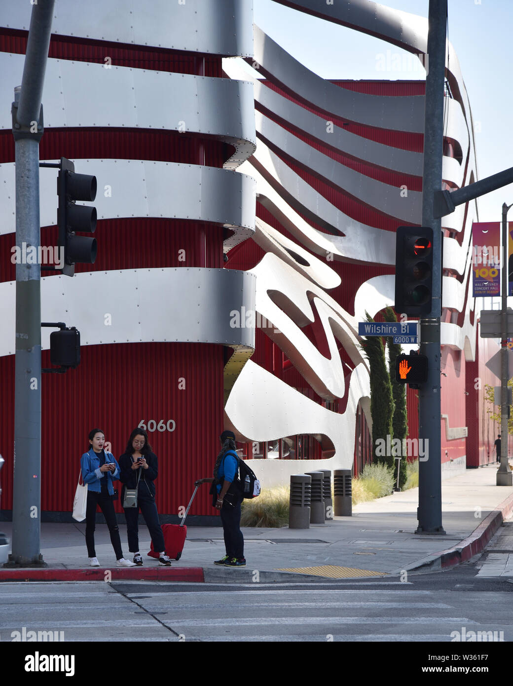 LOS ANGELES, CA/STATI UNITI D'America - 20 settembre 2018: Il Petersen Automotive Museum di Los Angeles al Miracle Mile. Foto Stock