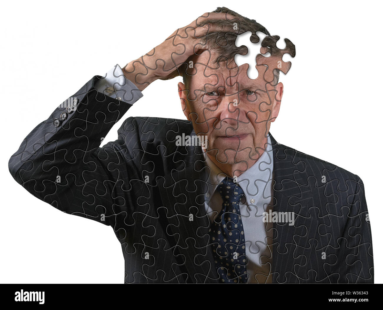 Vista frontale del senior uomo caucasico preoccupati per la perdita della memoria e demenza Foto Stock