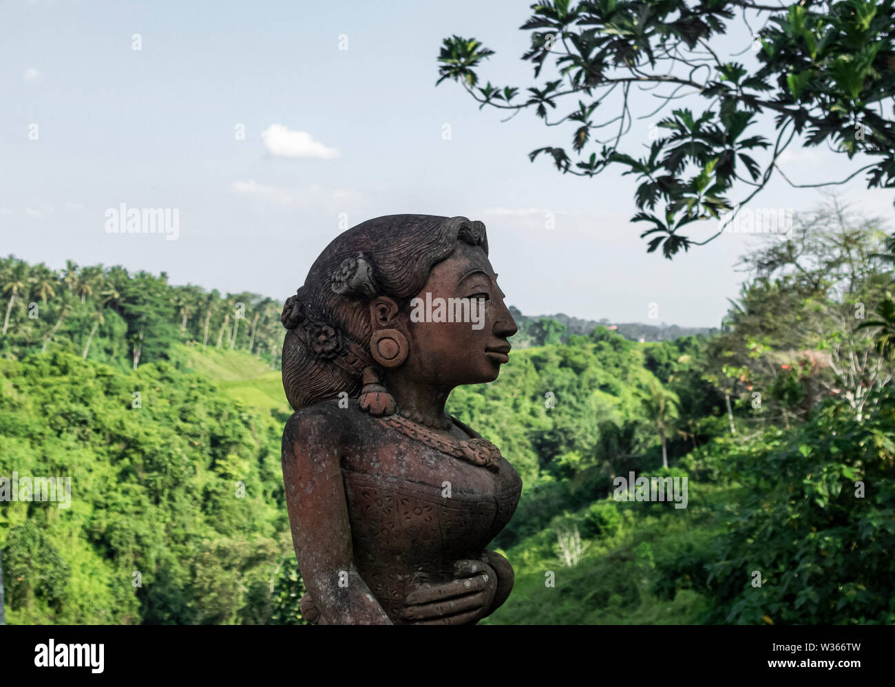 Tradizionale la statua di una donna di pietra Foto Stock