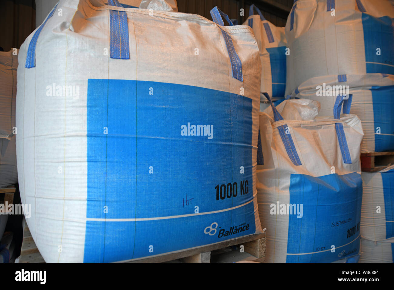 CHRISTCHURCH, Nuova Zelanda, dicembre 12, 2018: un metro cubo sacchetto di concime bulk attende la spedizione in una fabbrica. Foto Stock