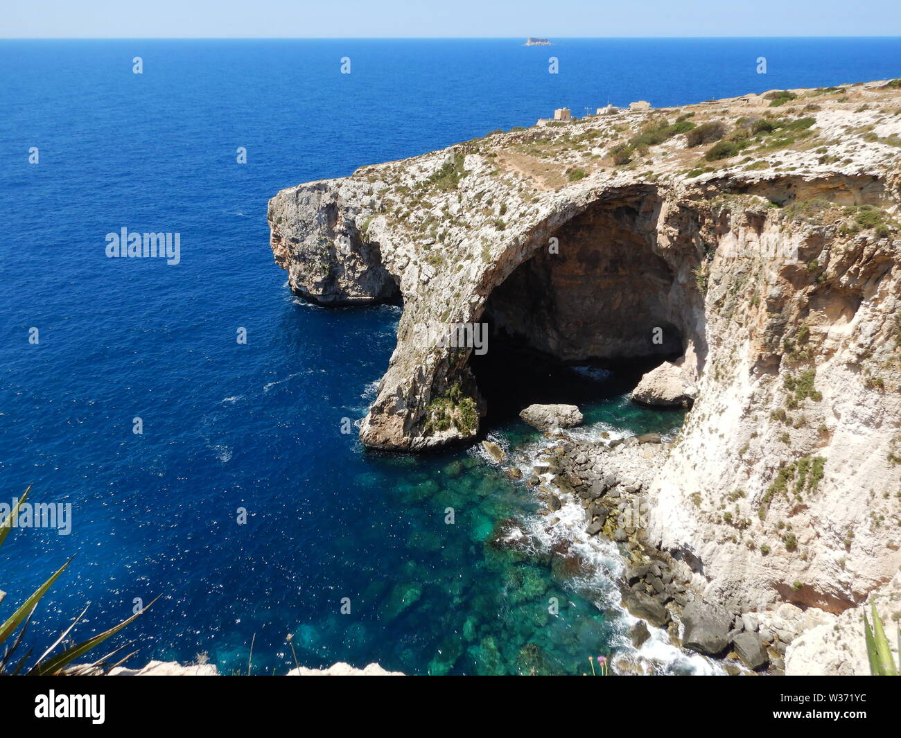 Blue Grotto cave in Malta sulla giornata di sole. Foto Stock
