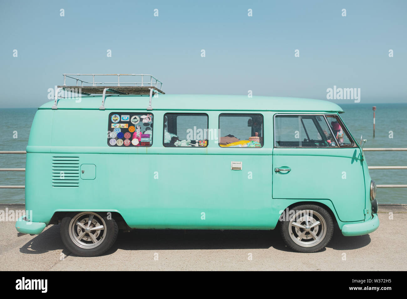 Blu, VW Camper, Margate, lungomare, Kent, Regno Unito Foto Stock