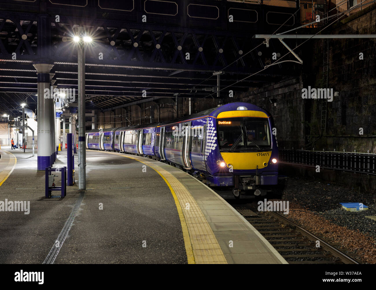 Abellio Scotrail classe 172 treno turbostar alla stazione ferroviaria di Glasgow Queen Street Foto Stock