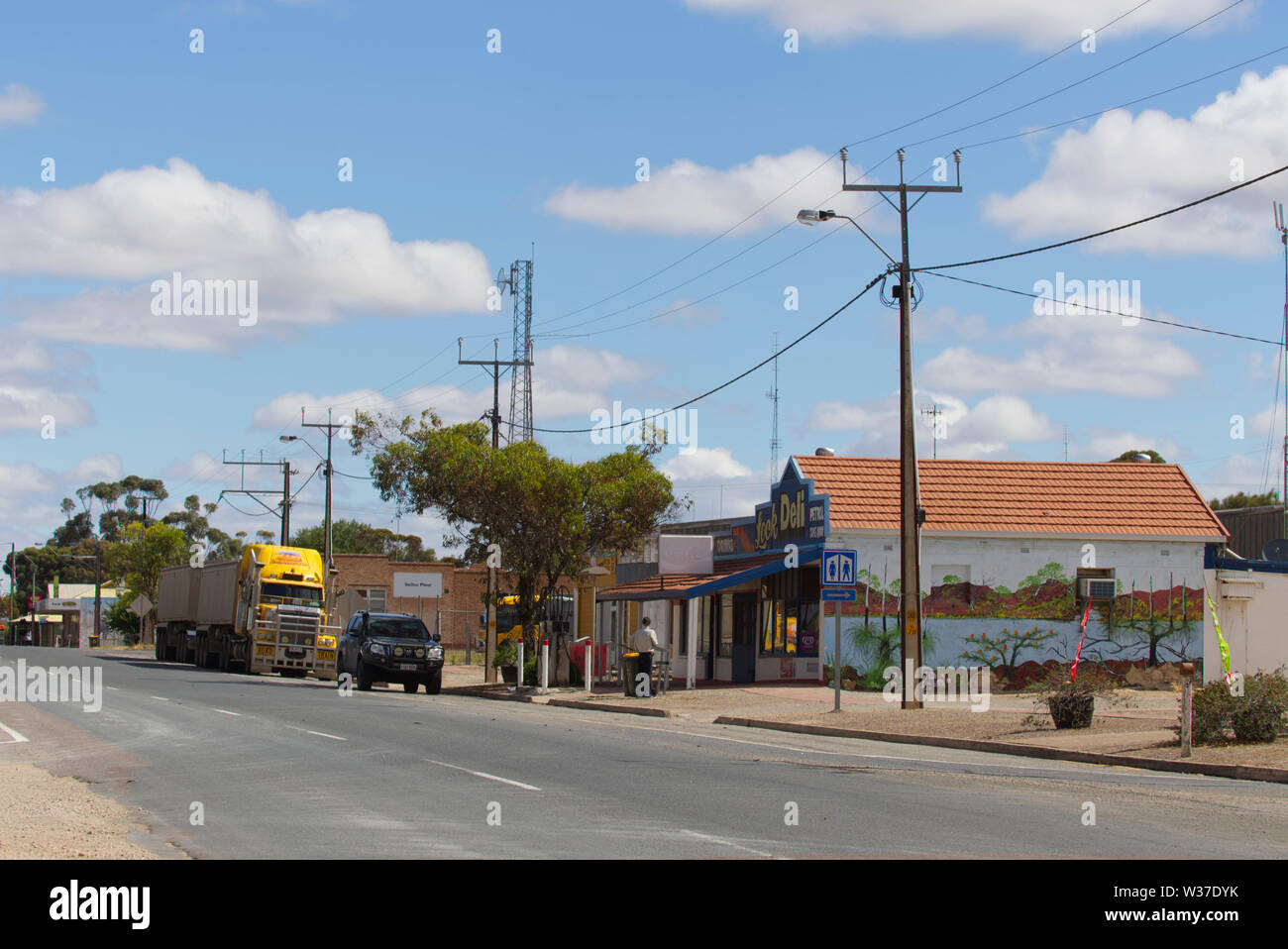 Il traffico sulla strada principale di bloccaggio della penisola di Eyre South Australia Foto Stock