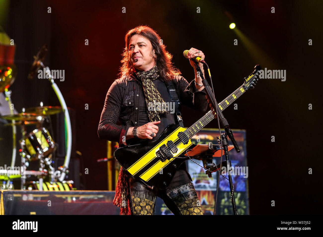 Giugno 15, 2019 - Roanoke Rapids, Stati Uniti d'America - Christian Music Artista STRYPER suona dal vivo come loro 2019 Tour fa tappa a Roanoke Rapids Theatre situato in Roanoke Rapids, North Carolina. ..Stryper è un americano di Christian metal band da Orange County, California. Il gruppo consiste di Michael Sweet piombo (vocals, chitarra), Oz Fox (chitarra), Perry Richardson (bass guitar), e Robert dolce (credito Immagine: © Andy Martin Jr./ZUMA filo) Foto Stock