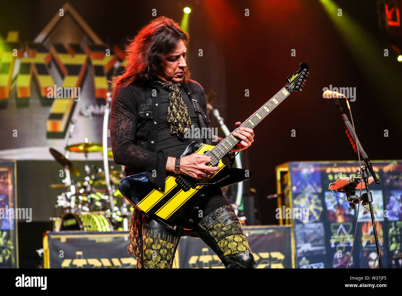 Giugno 15, 2019 - Roanoke Rapids, Stati Uniti d'America - Christian Music Artista STRYPER suona dal vivo come loro 2019 Tour fa tappa a Roanoke Rapids Theatre situato in Roanoke Rapids, North Carolina. ..Stryper è un americano di Christian metal band da Orange County, California. Il gruppo consiste di Michael Sweet piombo (vocals, chitarra), Oz Fox (chitarra), Perry Richardson (bass guitar), e Robert dolce (credito Immagine: © Andy Martin Jr./ZUMA filo) Foto Stock