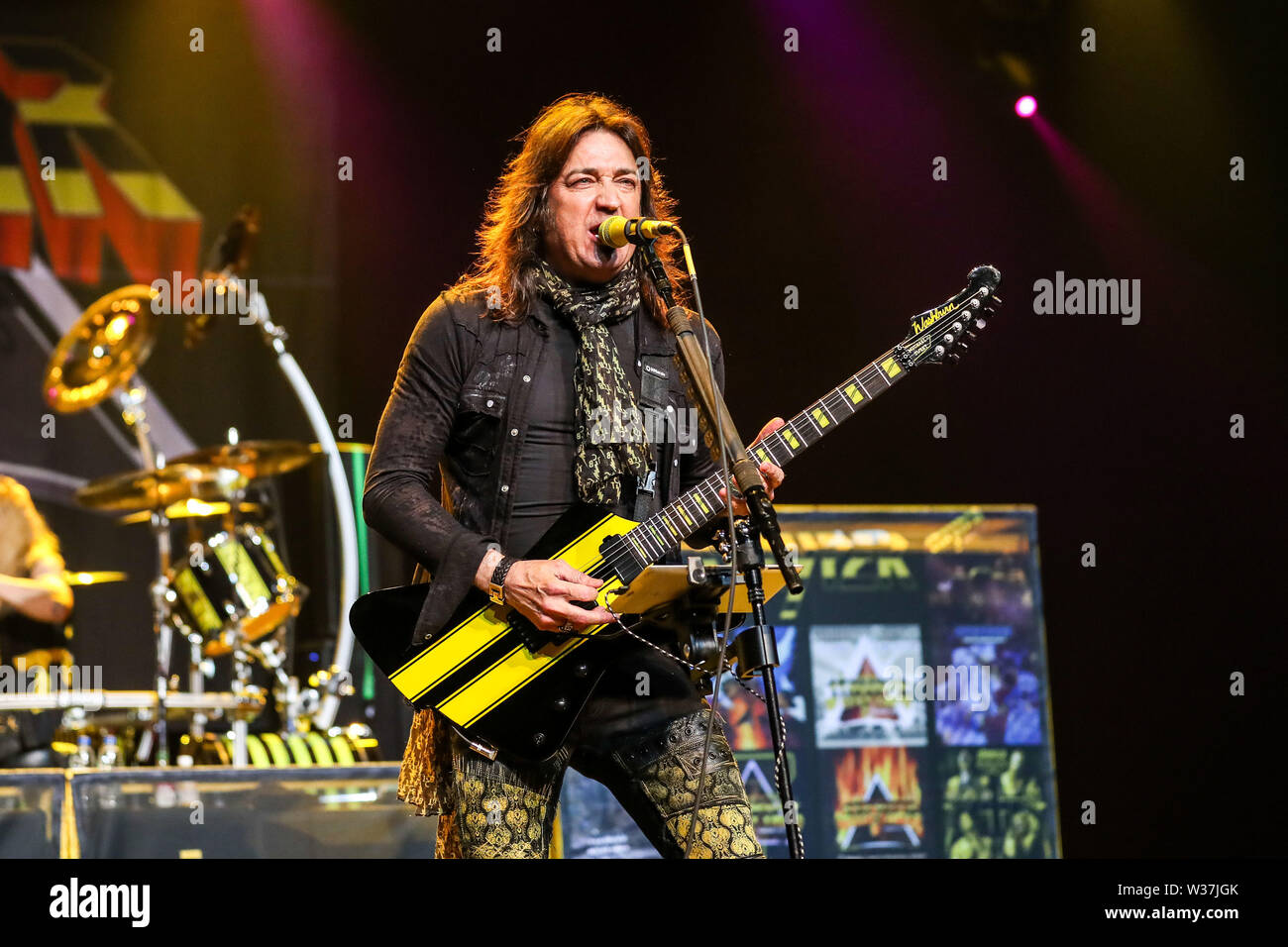 Giugno 15, 2019 - Roanoke Rapids, Stati Uniti d'America - Christian Music Artista STRYPER suona dal vivo come loro 2019 Tour fa tappa a Roanoke Rapids Theatre situato in Roanoke Rapids, North Carolina. ..Stryper è un americano di Christian metal band da Orange County, California. Il gruppo consiste di Michael Sweet piombo (vocals, chitarra), Oz Fox (chitarra), Perry Richardson (bass guitar), e Robert dolce (credito Immagine: © Andy Martin Jr./ZUMA filo) Foto Stock