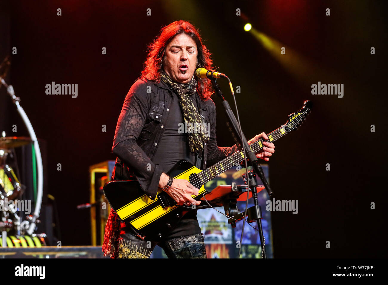 Giugno 15, 2019 - Roanoke Rapids, Stati Uniti d'America - Christian Music Artista STRYPER suona dal vivo come loro 2019 Tour fa tappa a Roanoke Rapids Theatre situato in Roanoke Rapids, North Carolina. ..Stryper è un americano di Christian metal band da Orange County, California. Il gruppo consiste di Michael Sweet piombo (vocals, chitarra), Oz Fox (chitarra), Perry Richardson (bass guitar), e Robert dolce (credito Immagine: © Andy Martin Jr./ZUMA filo) Foto Stock
