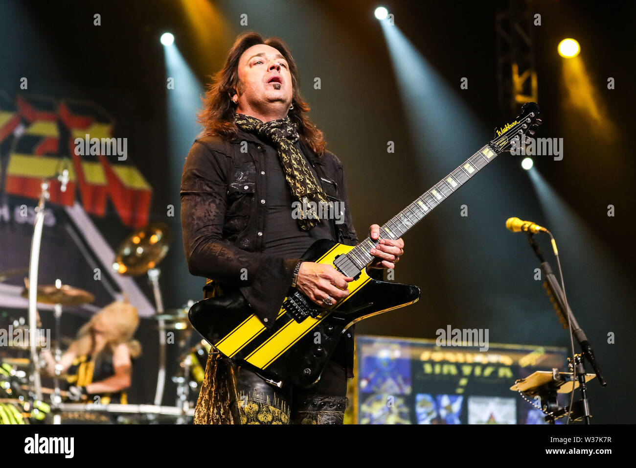 Giugno 15, 2019 - Roanoke Rapids, Stati Uniti d'America - Christian Music Artista STRYPER suona dal vivo come loro 2019 Tour fa tappa a Roanoke Rapids Theatre situato in Roanoke Rapids, North Carolina. ..Stryper è un americano di Christian metal band da Orange County, California. Il gruppo consiste di Michael Sweet piombo (vocals, chitarra), Oz Fox (chitarra), Perry Richardson (bass guitar), e Robert dolce (credito Immagine: © Andy Martin Jr./ZUMA filo) Foto Stock