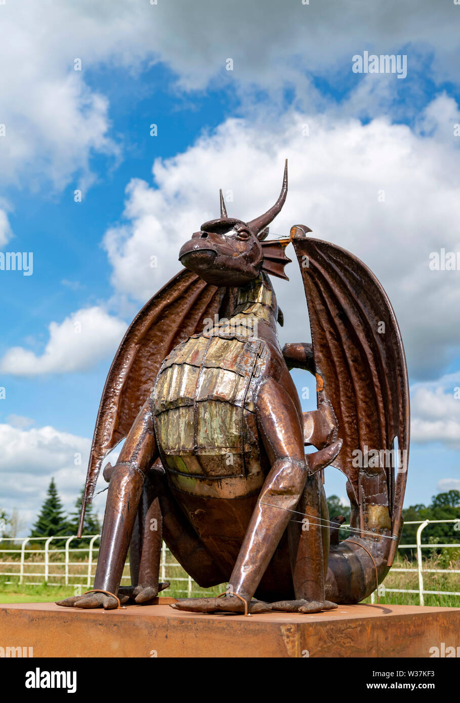 Dragon scultura presso il British Centro di elementi in ferro battuto Foto Stock