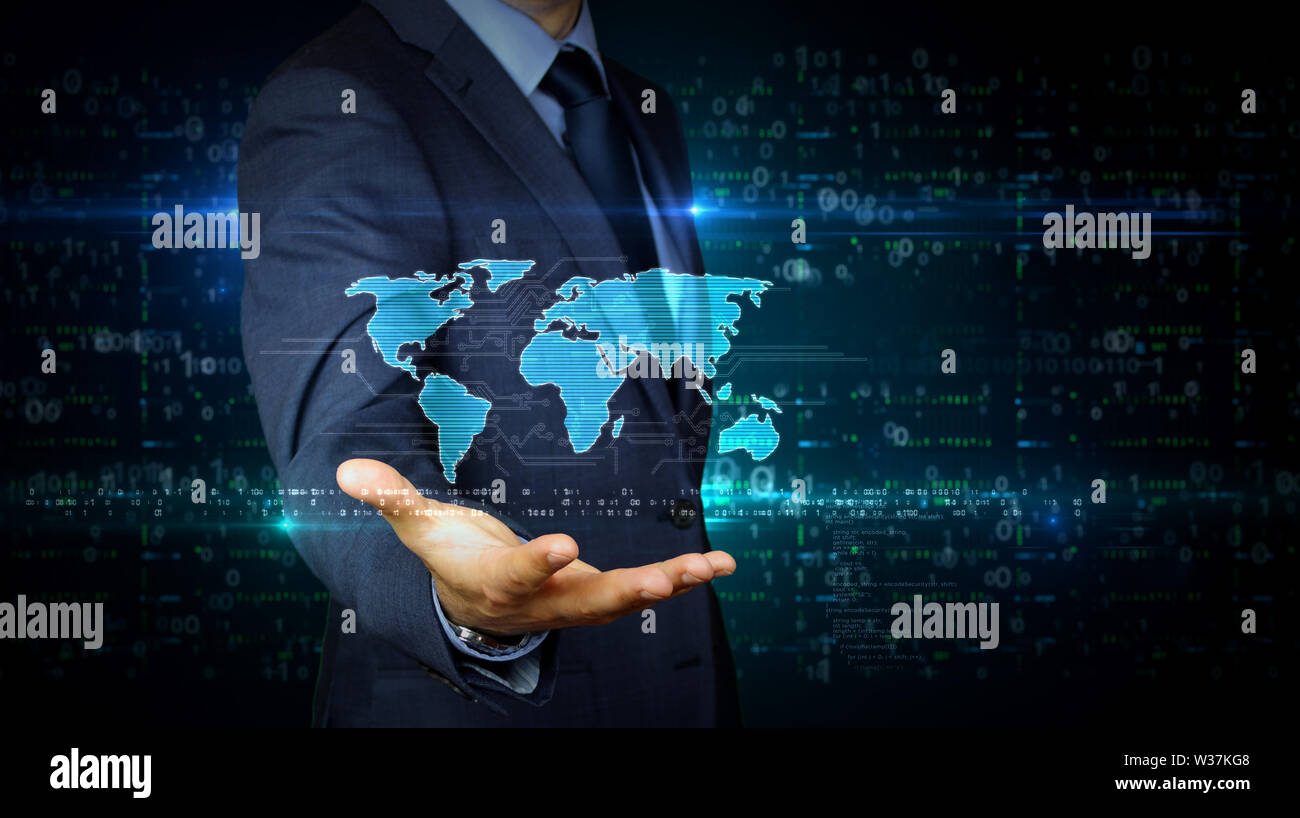 Un imprenditore in un vestito e schermo con simbolo mondiale ologramma. L'uomo utilizzando virtual display interface. Global business, rete mondiale, globalizzazione, Foto Stock