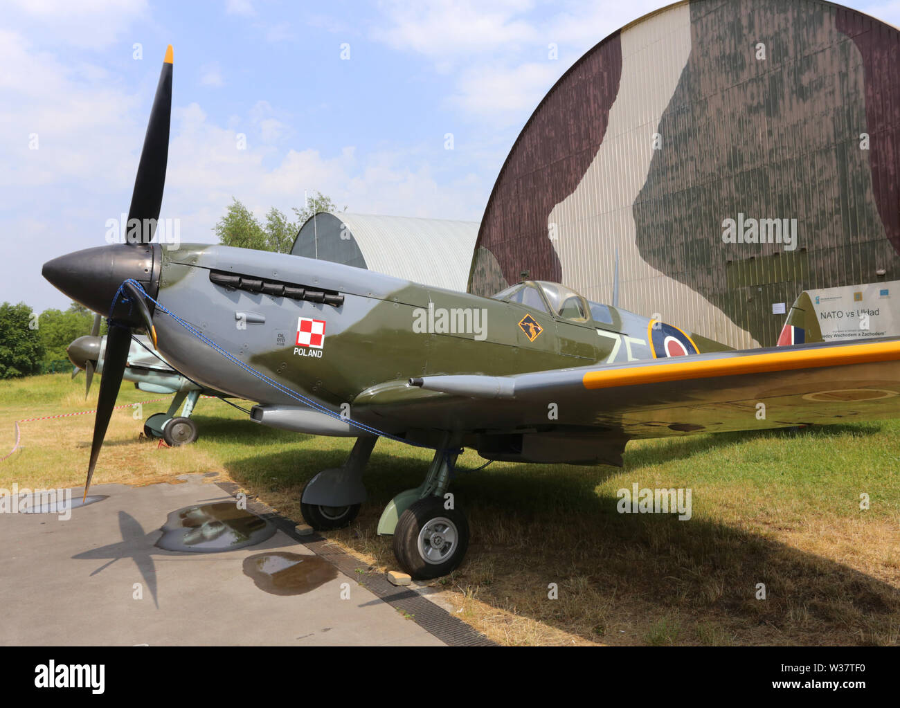 Cracovia. Cracovia. La Polonia. Museo di aviazione polacca. Il Supermarine Spitfire LF Mk.XVIE degli aerei da caccia. Foto Stock